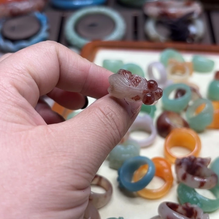 小****石英岩玉合金颈饰