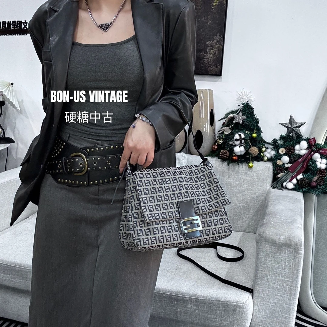 95新 FENDI/芬迪 8613432/老花大号法棍包