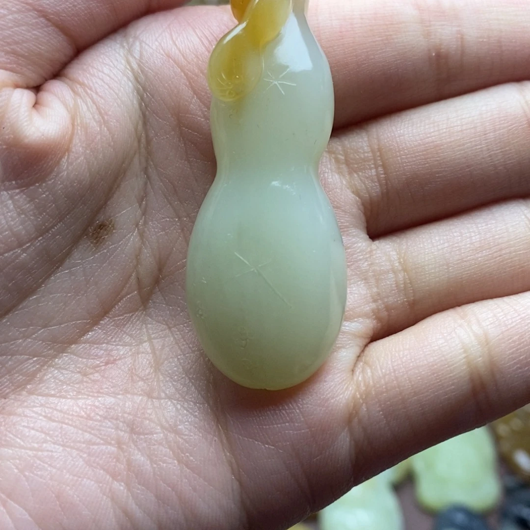 吊坠(不含链)未镶嵌和田玉（糖玉）