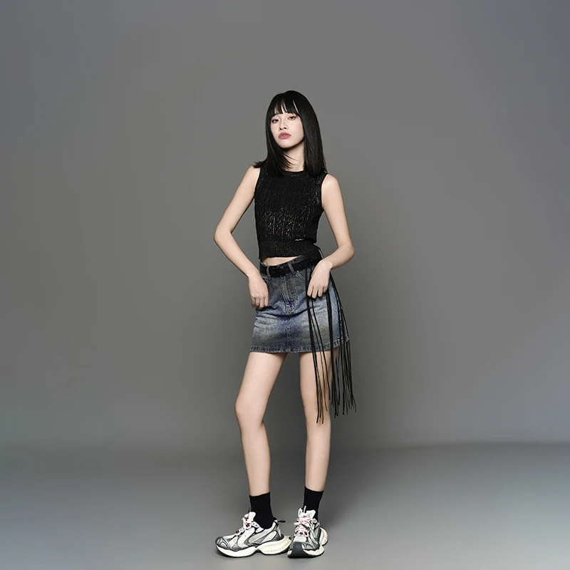 LOUZING针织背心女冬季新品设计感小众辣妹短款吊带24A1310024