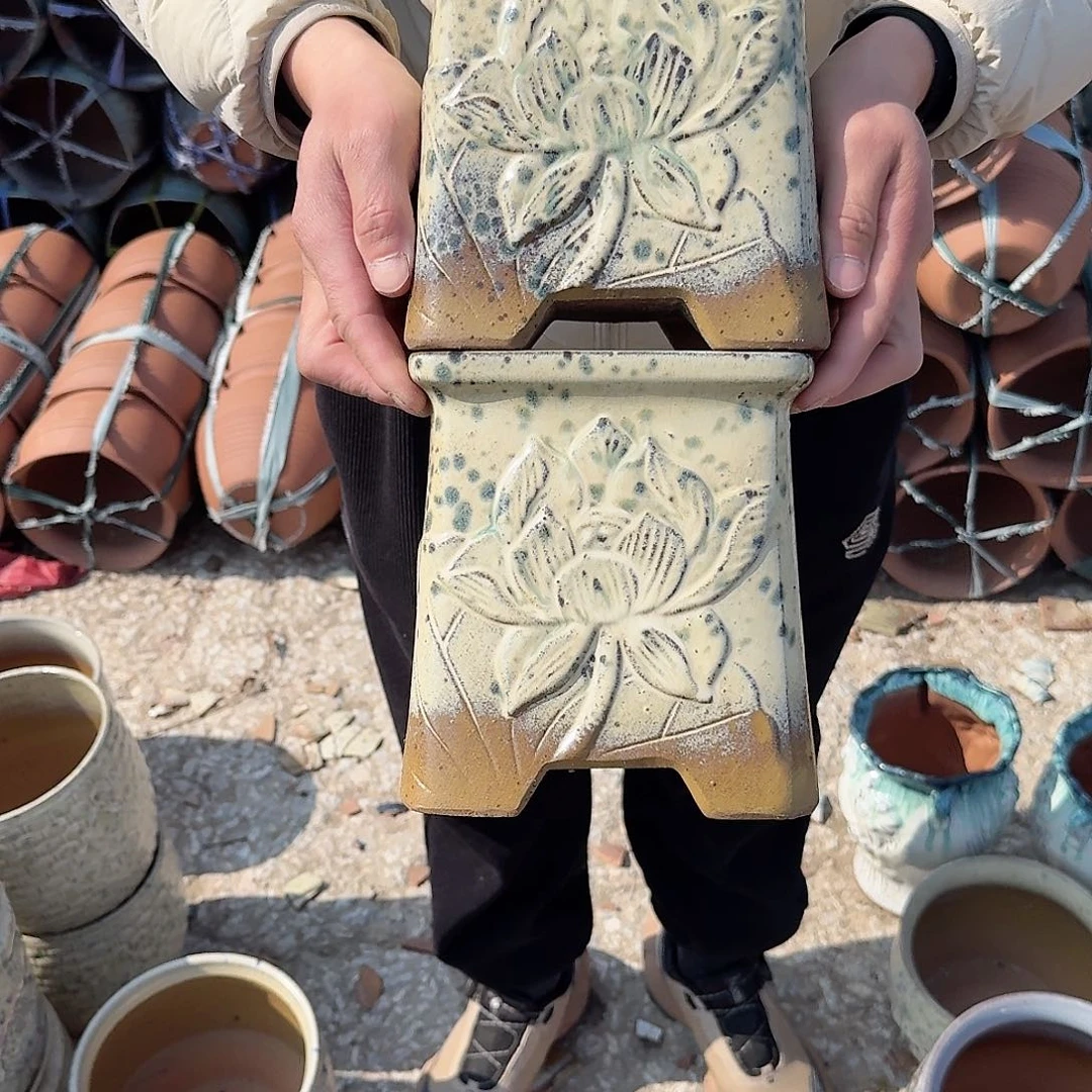 紫砂花盆口17高18（两个莲花板凳方