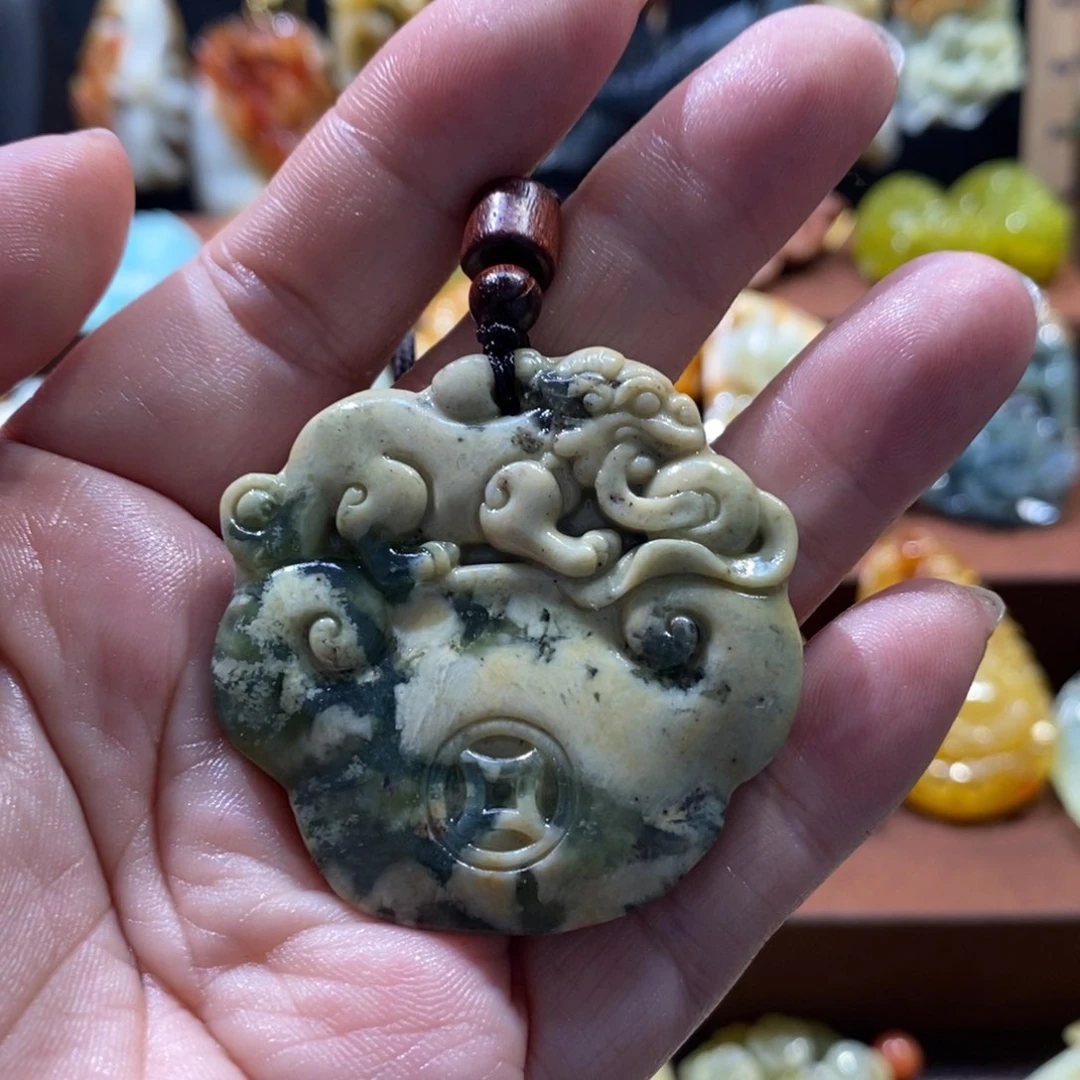 蛇纹石玉颈饰未镶嵌