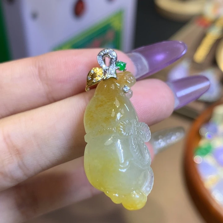 翡翠18K金镶嵌颈饰