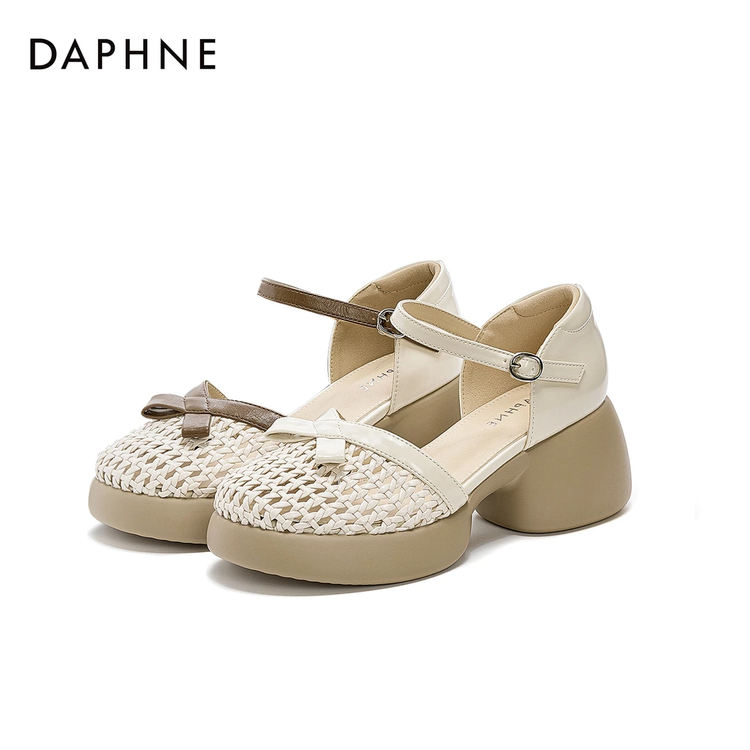 达芙妮女式时尚百搭秋季舒适软底优雅仙女风一字式扣带时装凉鞋