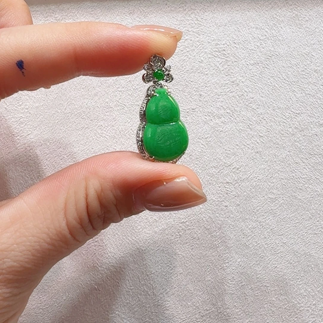 翡翠吊坠(不含链)18K金镶嵌葫芦