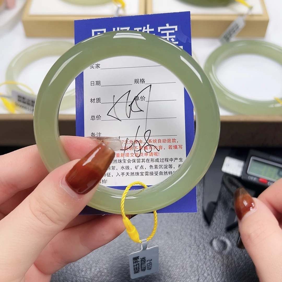 和田玉未镶嵌手镯