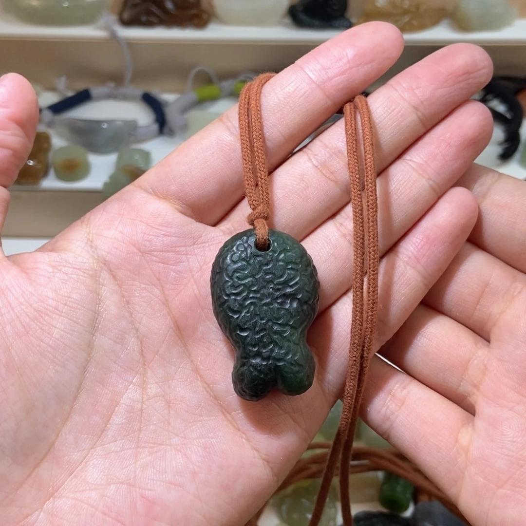 挺***亮和田玉未镶嵌颈饰