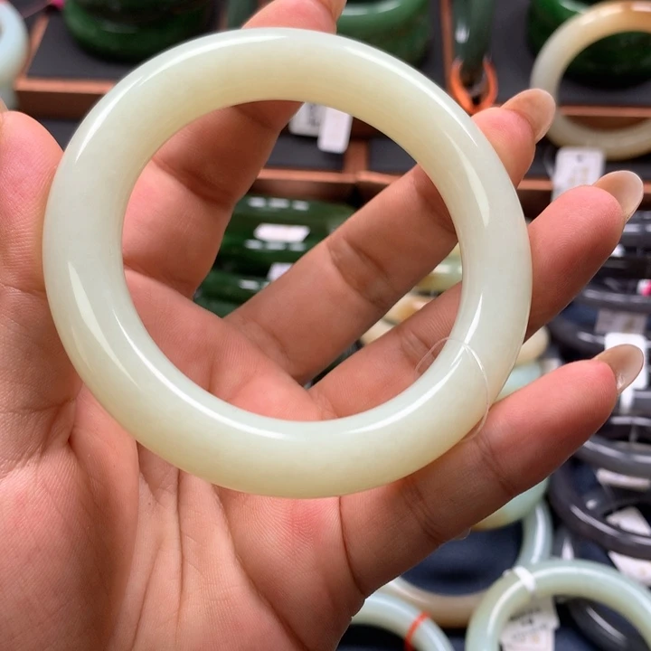 【闪购商品】未镶嵌手镯和田玉