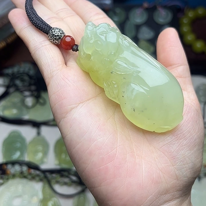 岫玉合金颈饰吊坠