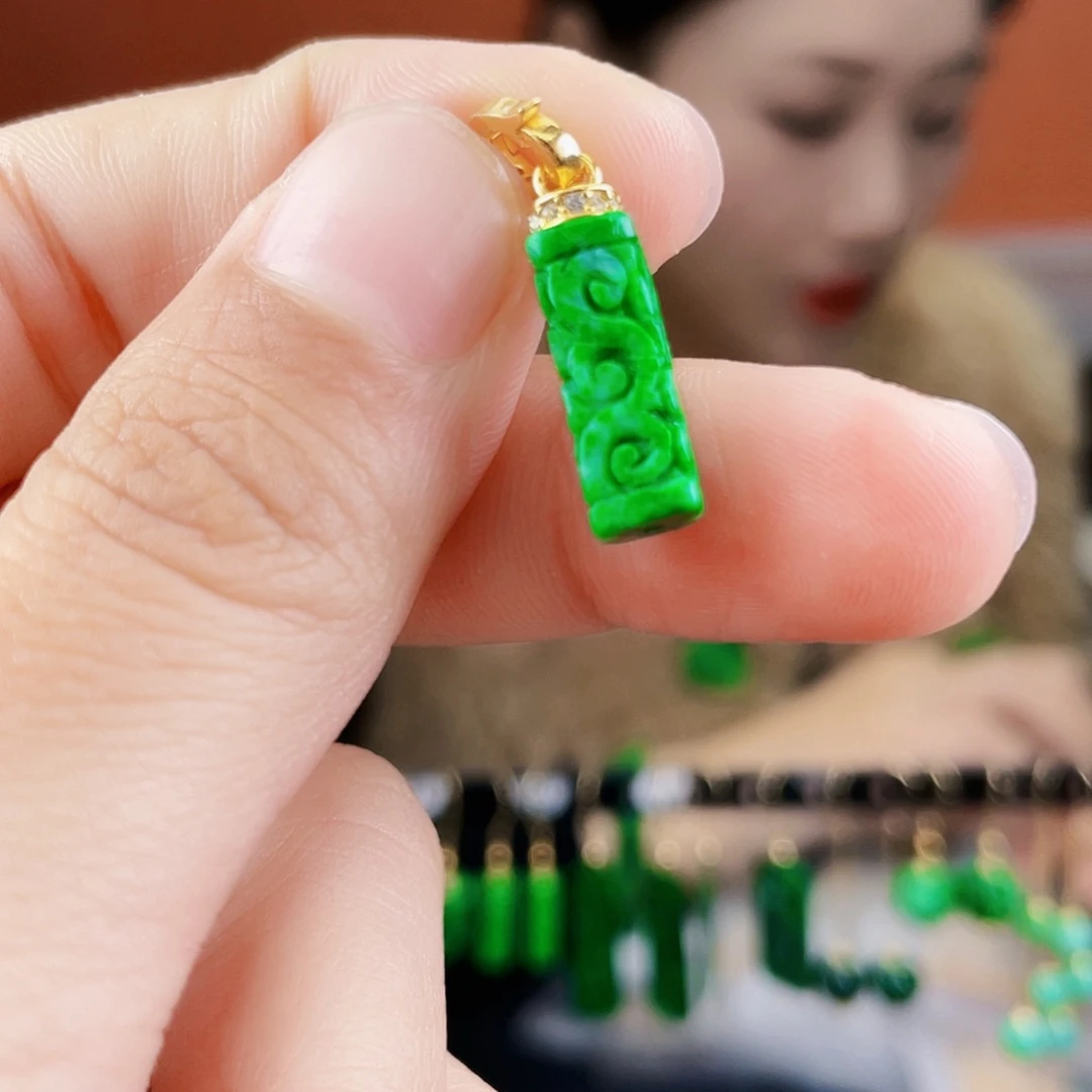 翡翠18K金镶嵌耳饰