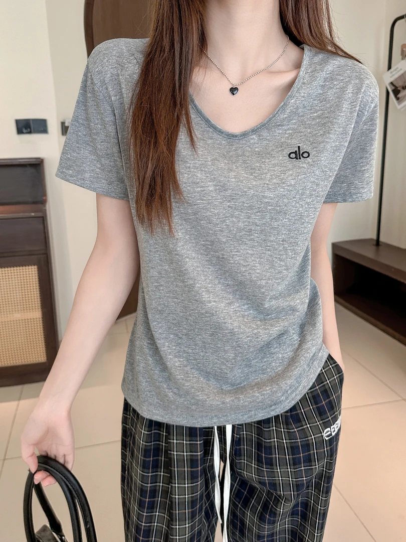 白色v领刺绣宽松短t打底衫2025夏季新款慵懒风显瘦百搭上衣短袖女