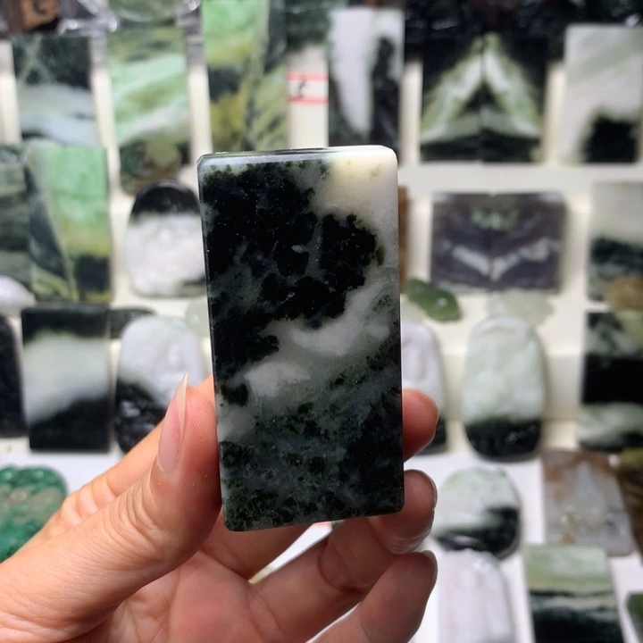 独山玉未镶嵌颈饰