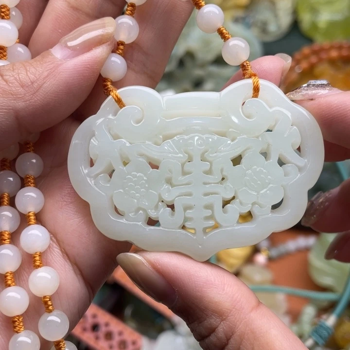 蛇纹石玉吊坠合金
