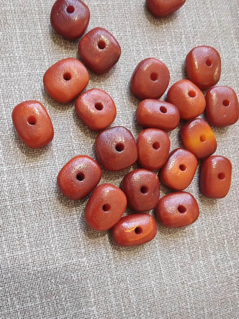 天然蜜蜡藏扣（老红油皮）（多样性发其一）