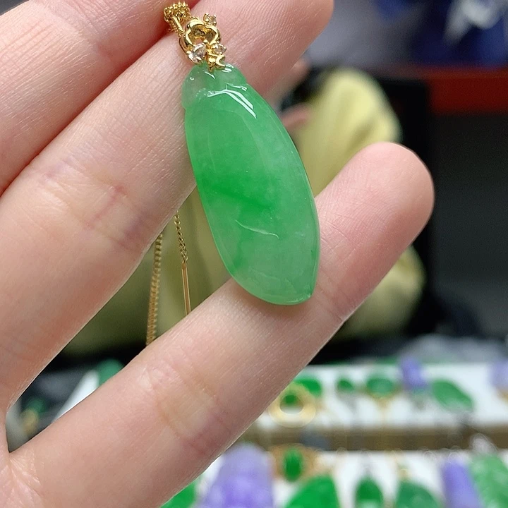 翡翠颈饰18K金镶嵌天然翡翠a 货敏