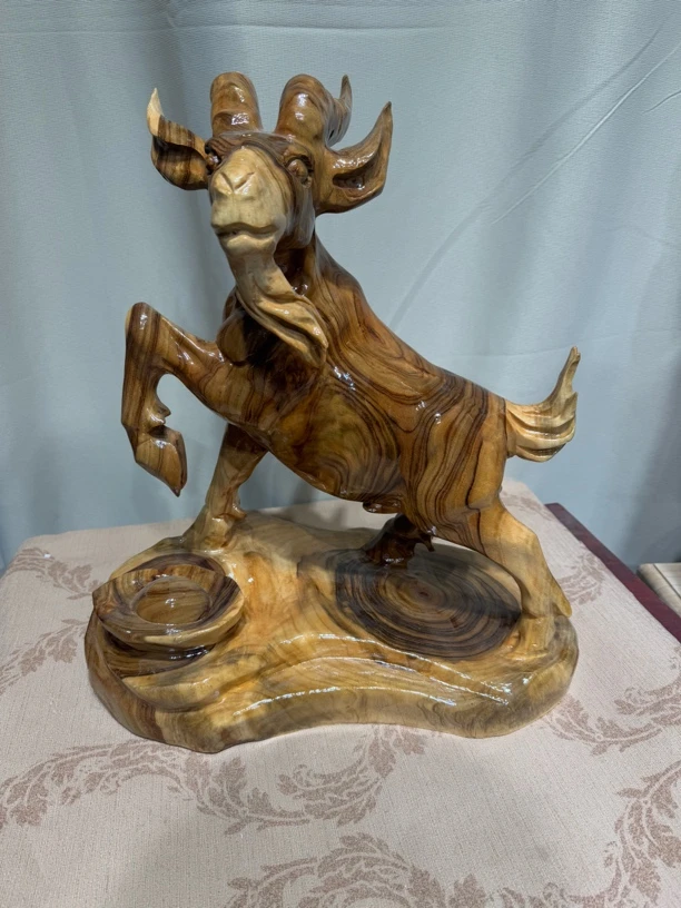 领头羊山羊摆件元宝羊