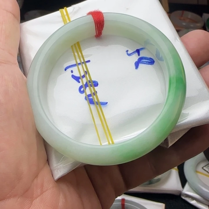 未镶嵌手镯翡翠靓*