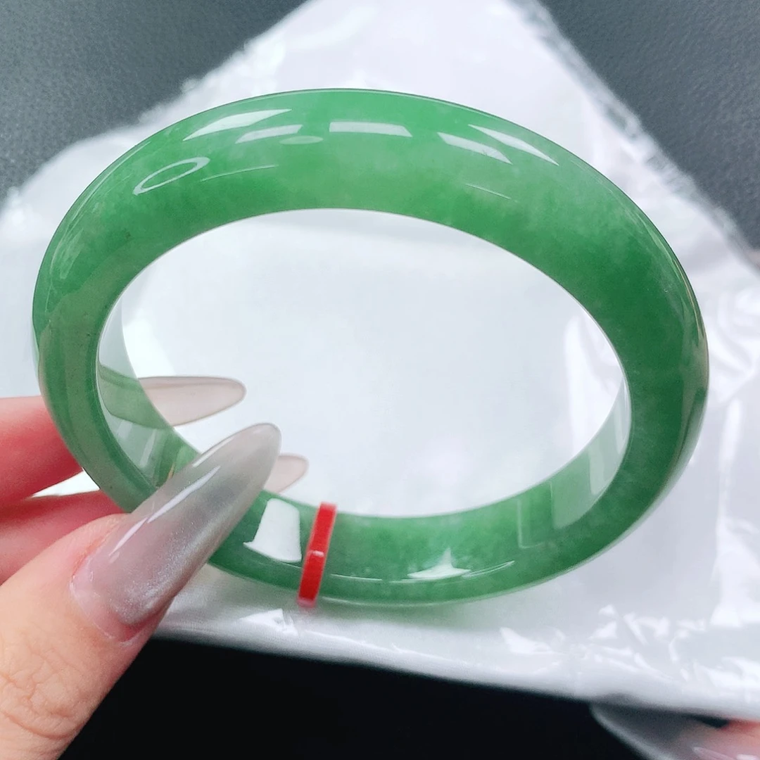 翡翠手镯未镶嵌58圈