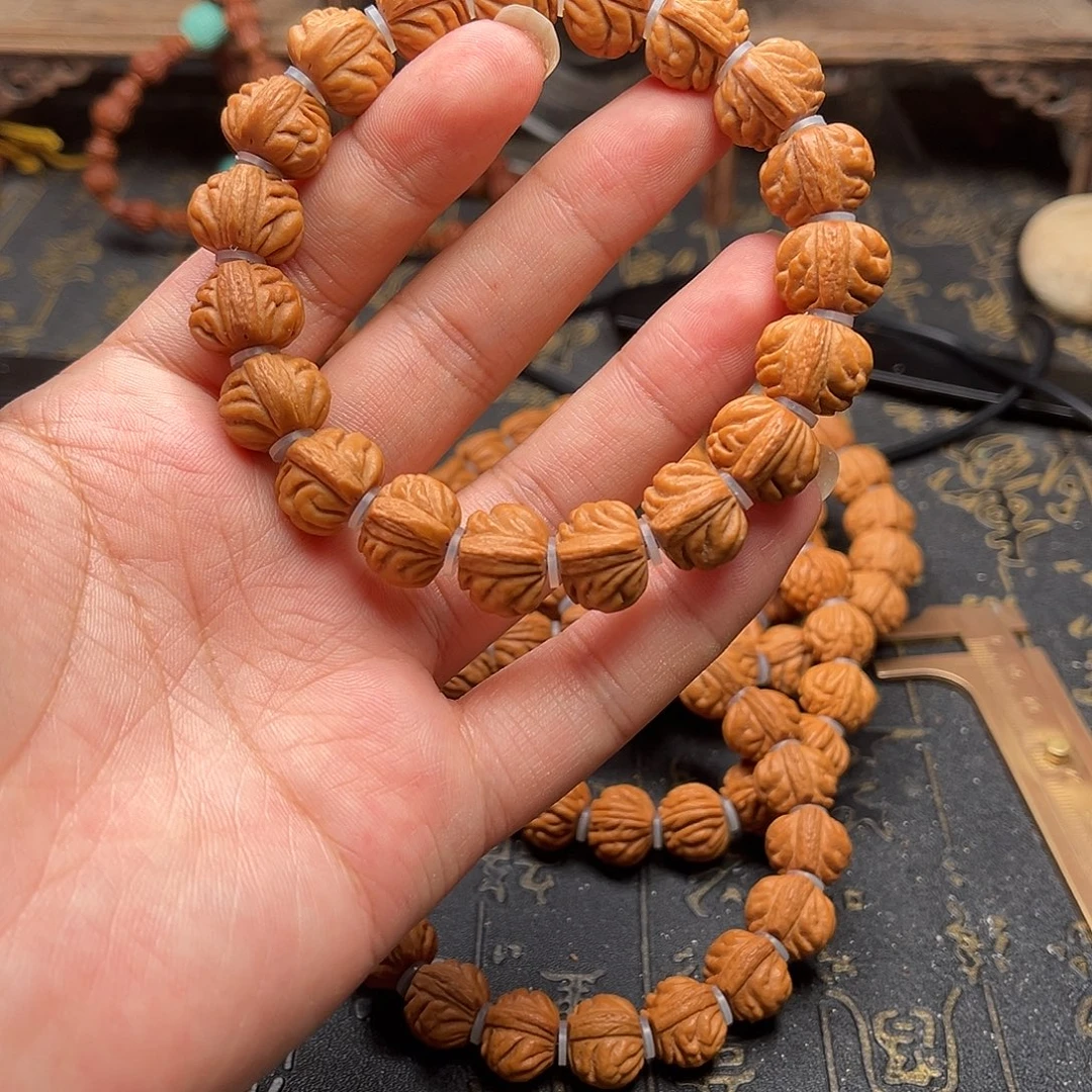 吊坠桃核赤金风雨手串