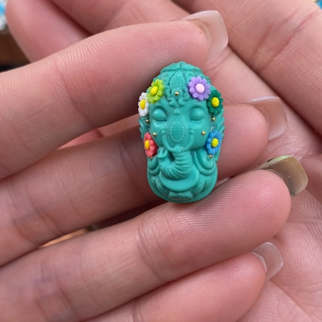 绿松石未镶嵌。繁花公主象