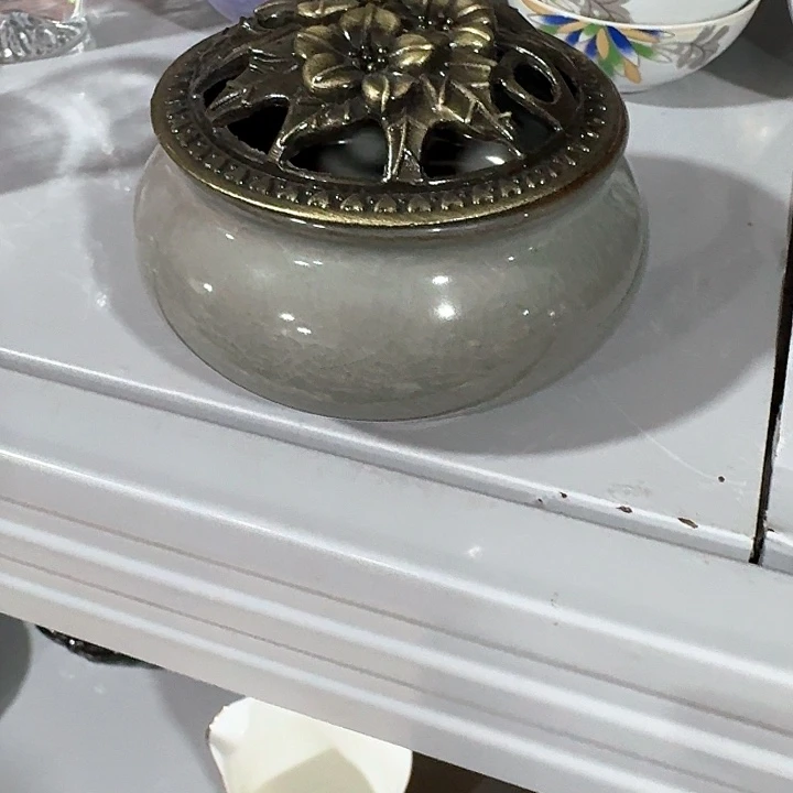 主人杯一个，瓷。。品茗