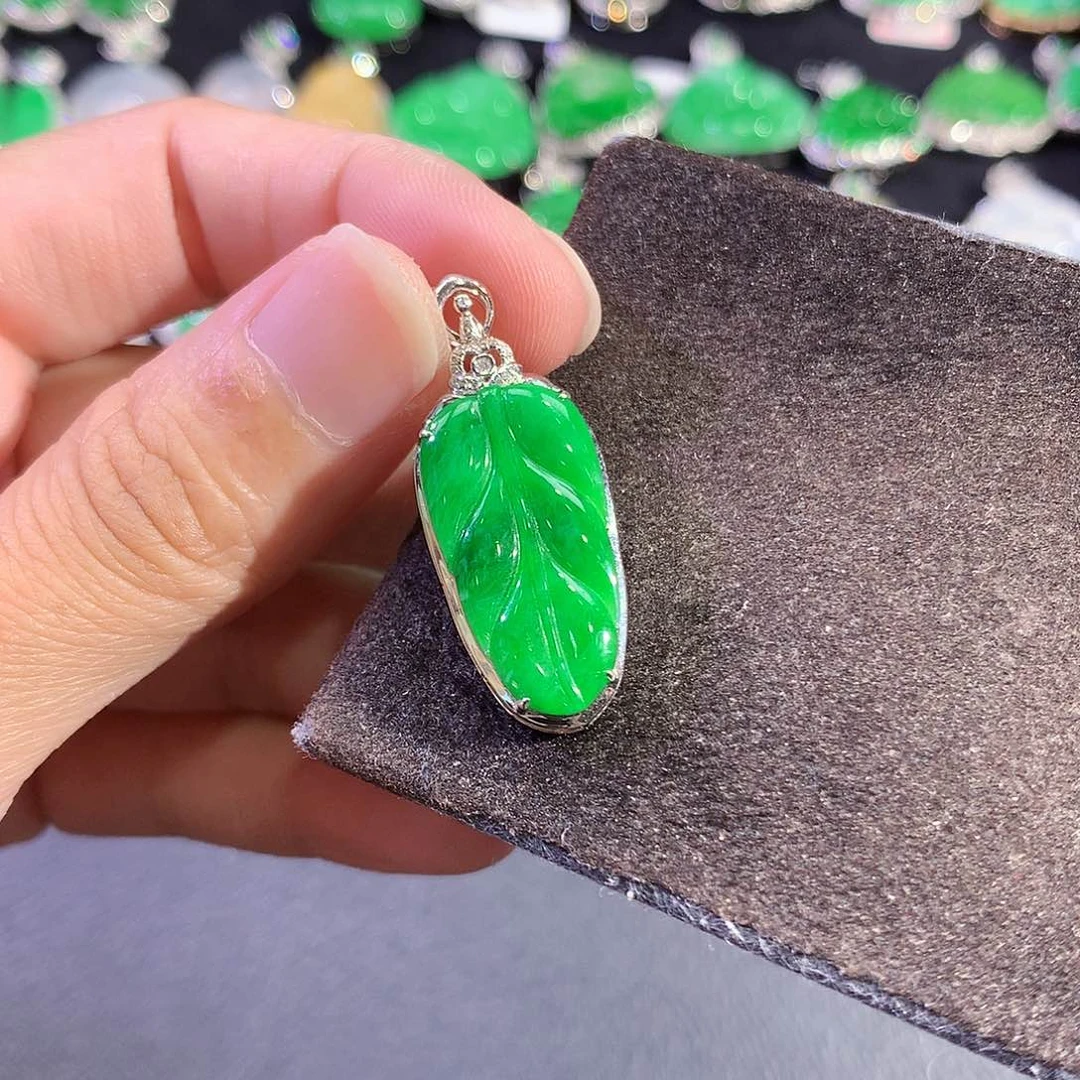 翡翠18K金镶嵌吊坠(赠链)
