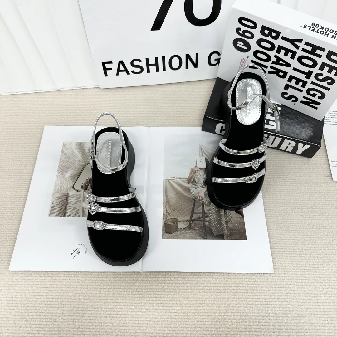 2024夏季新款时尚百搭凉鞋/DDW/242203-11（外1）