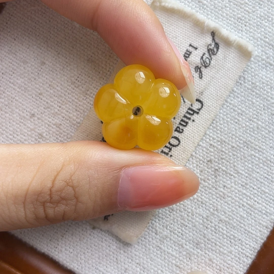 裸石琥珀未镶嵌花花