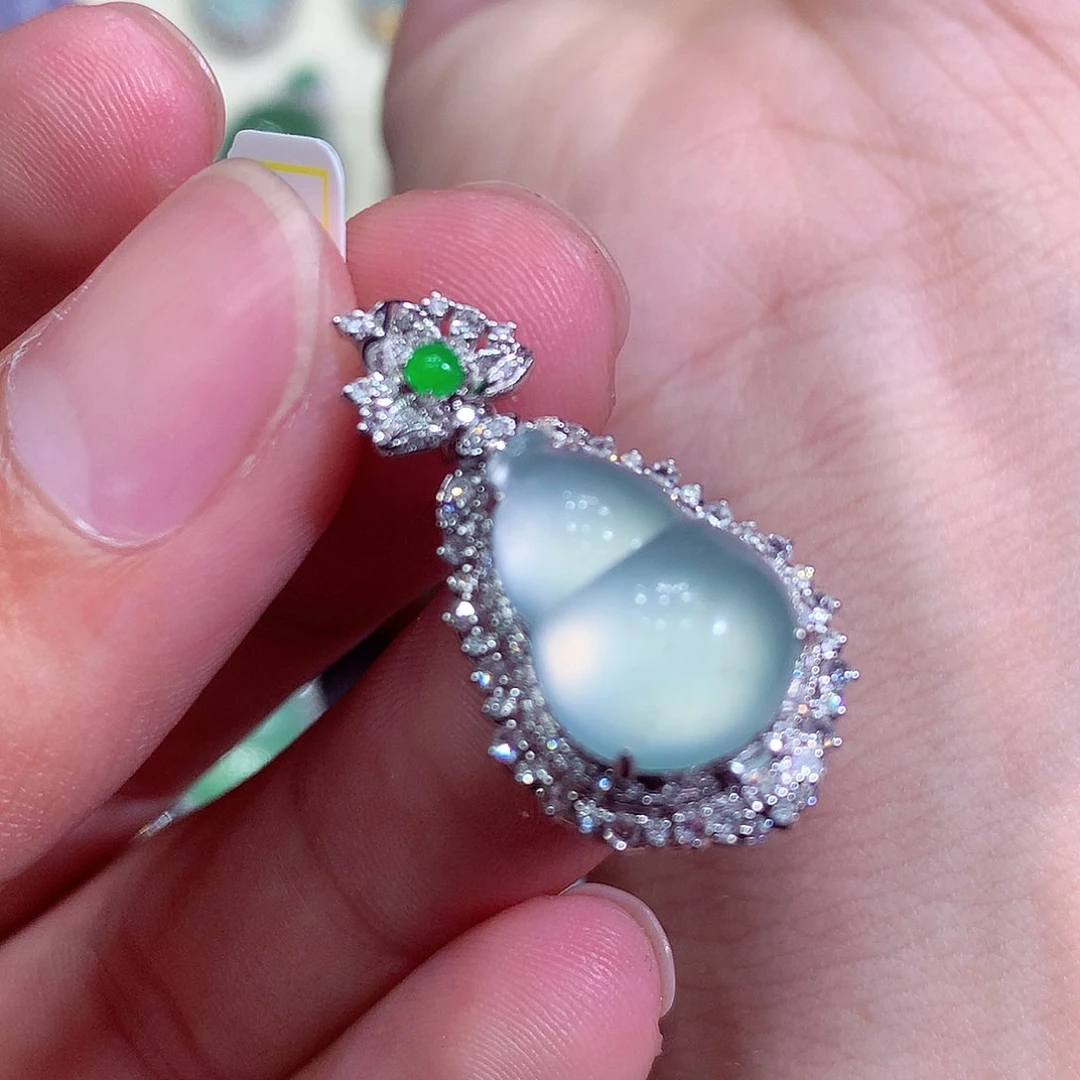 翡翠吊坠(不含链)18K金镶嵌