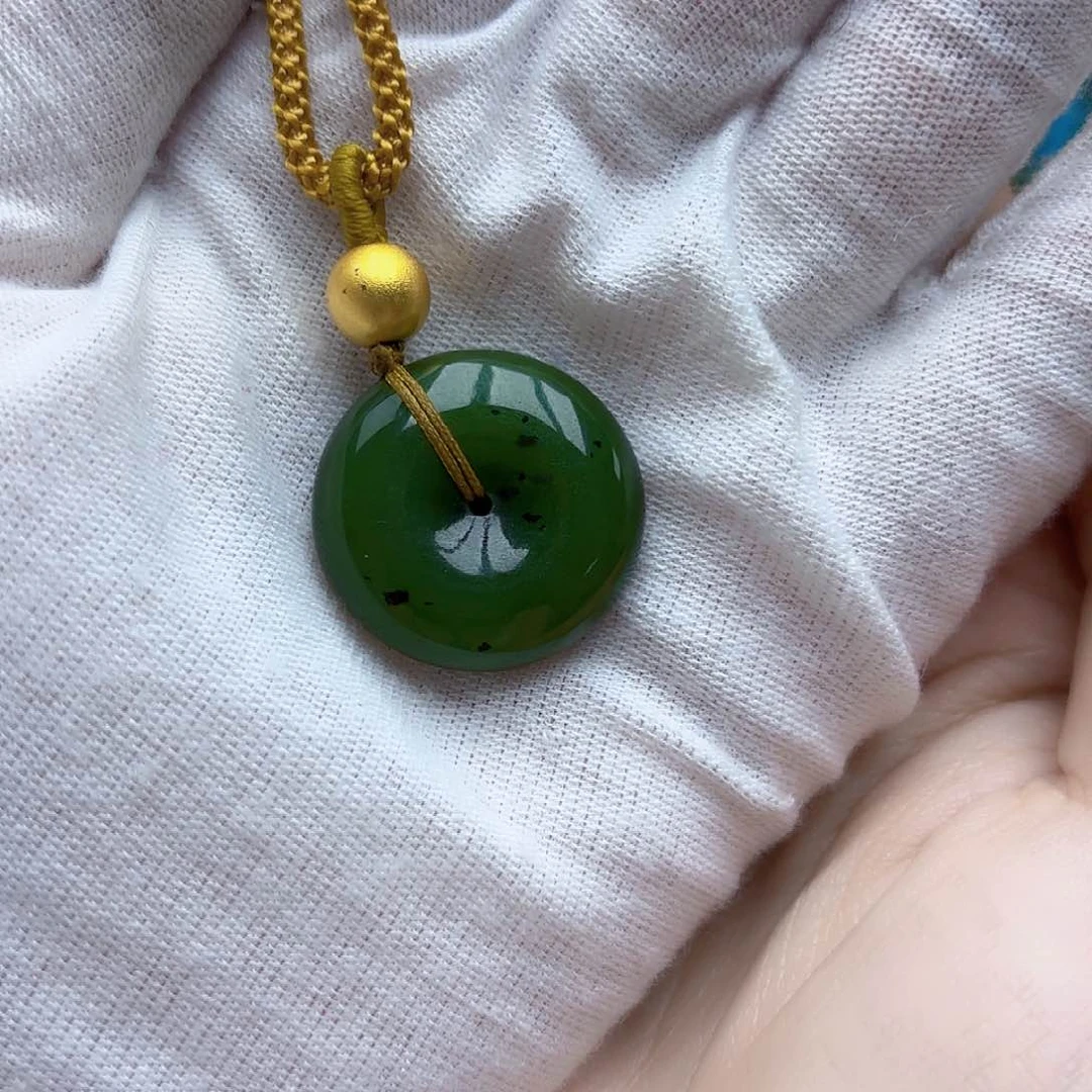 和田玉未镶嵌吊坠(赠链)