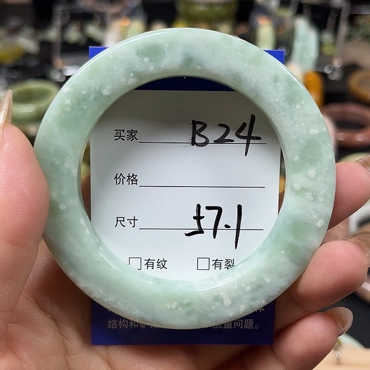 未镶嵌蛇纹石玉手镯齐**慌
