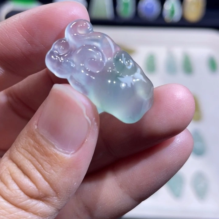 翡翠未镶嵌颈饰如意