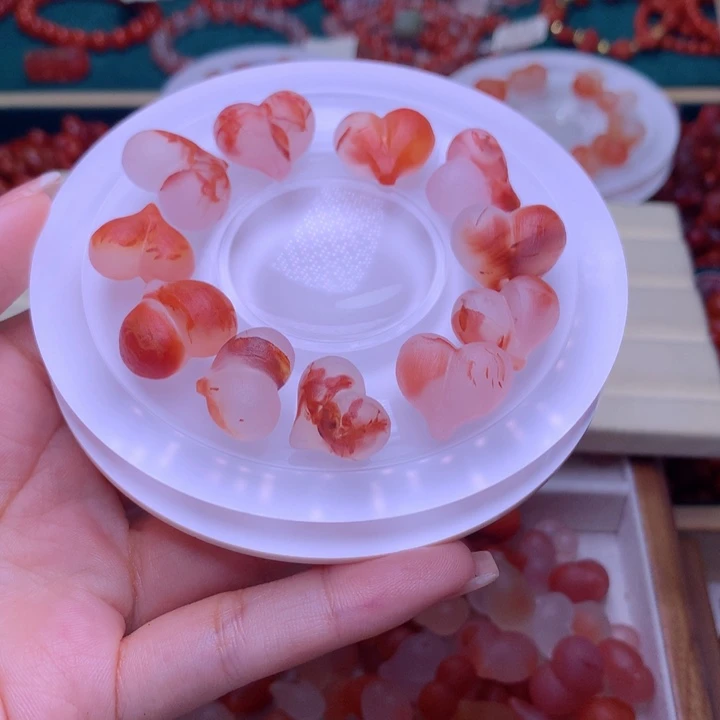 晓***南红玛瑙未镶嵌珠宝半成品75