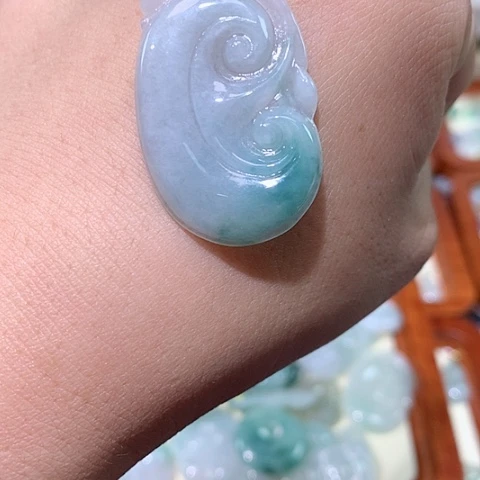 颈饰未镶嵌翡翠如意