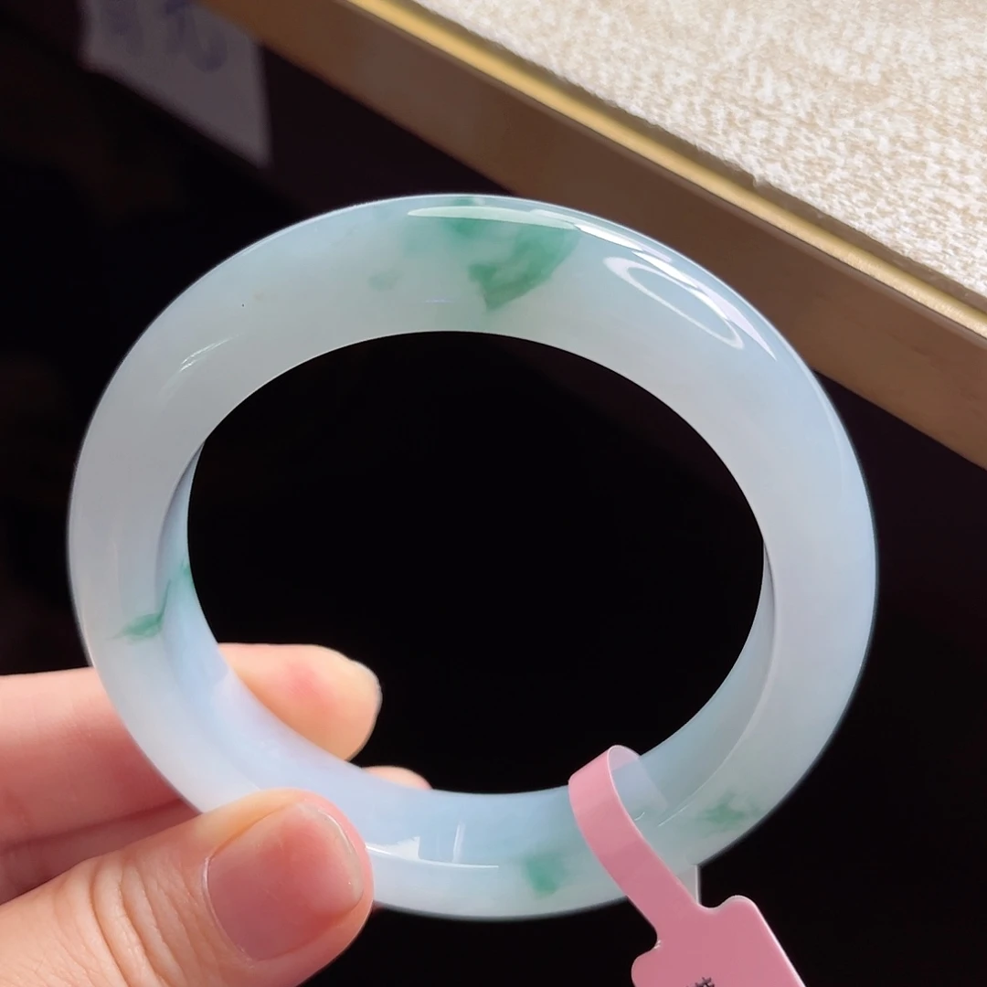 翡翠手镯未镶嵌手镯