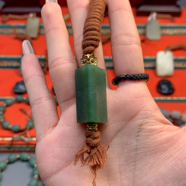 和田玉（糖玉）颈饰未镶嵌