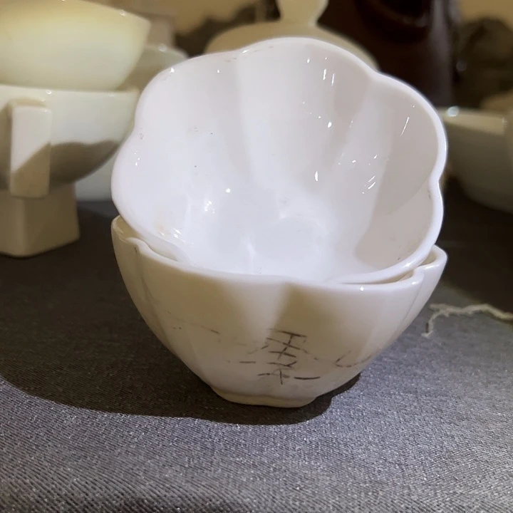 国营尾货骨瓷梅花盏一对