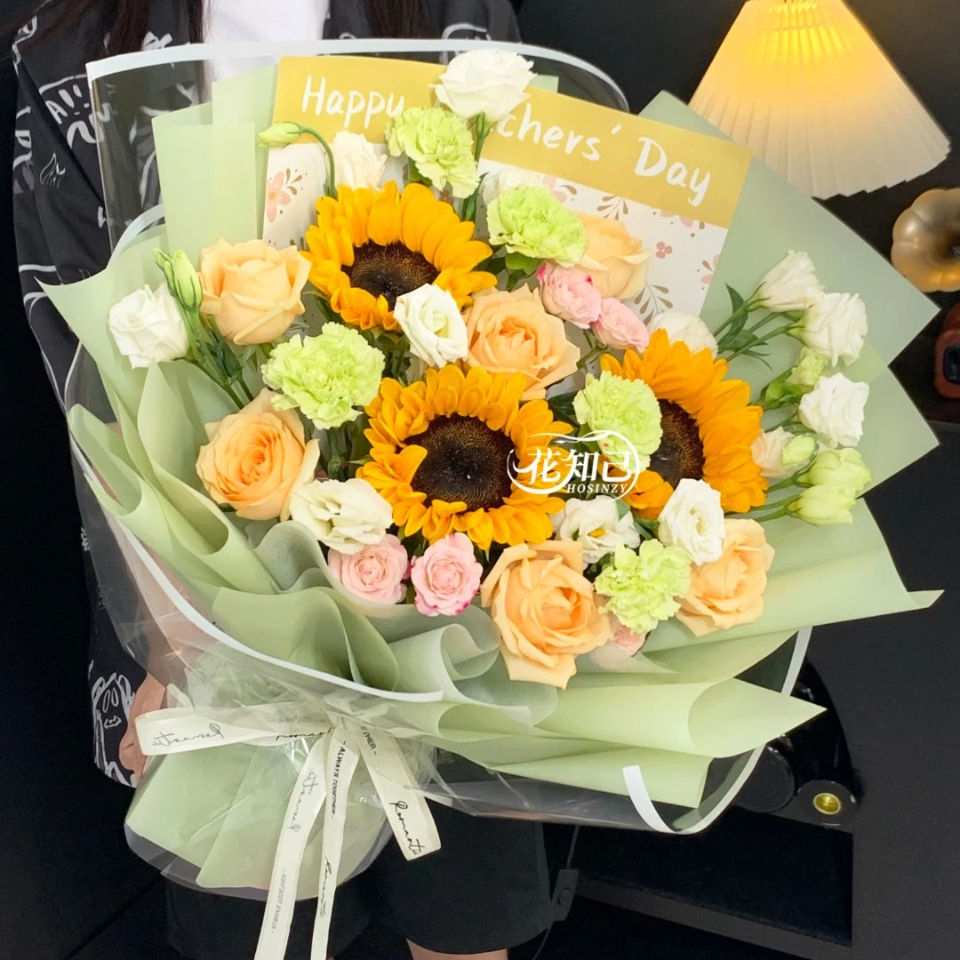 3朵向日葵6枝香槟玫瑰5枝绿康乃馨绿玫瑰