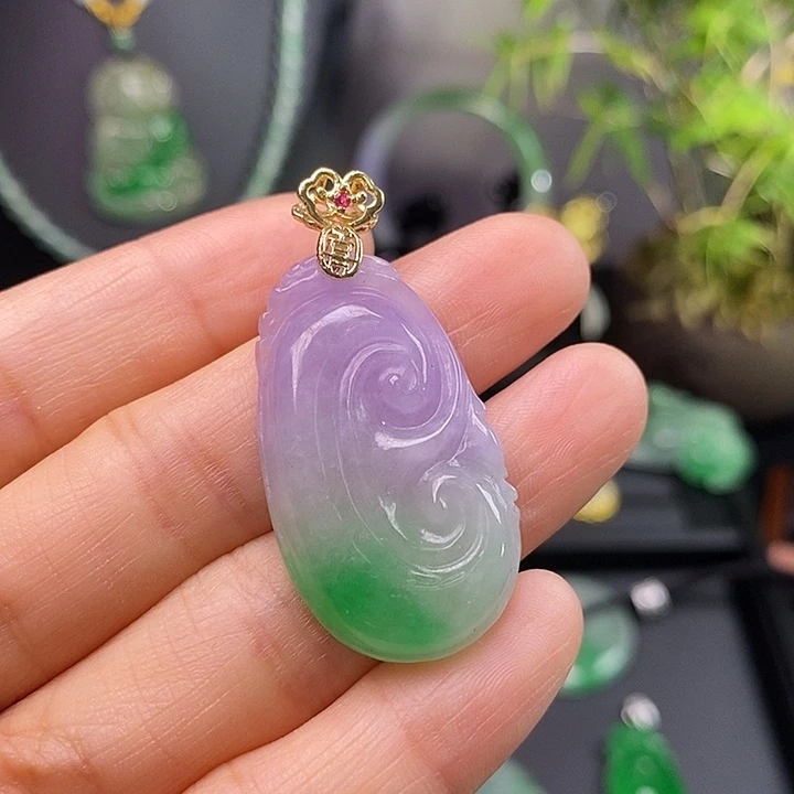 翡翠未镶嵌吊坠(赠链)