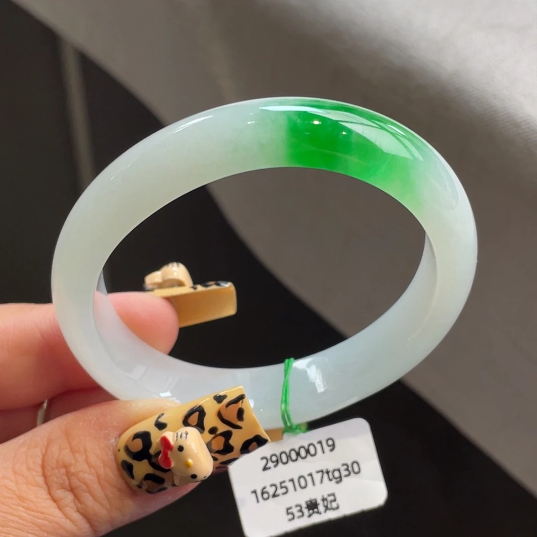 翡翠未镶嵌手镯【小圈强推，无包容】辣绿白底青贵妃手镯