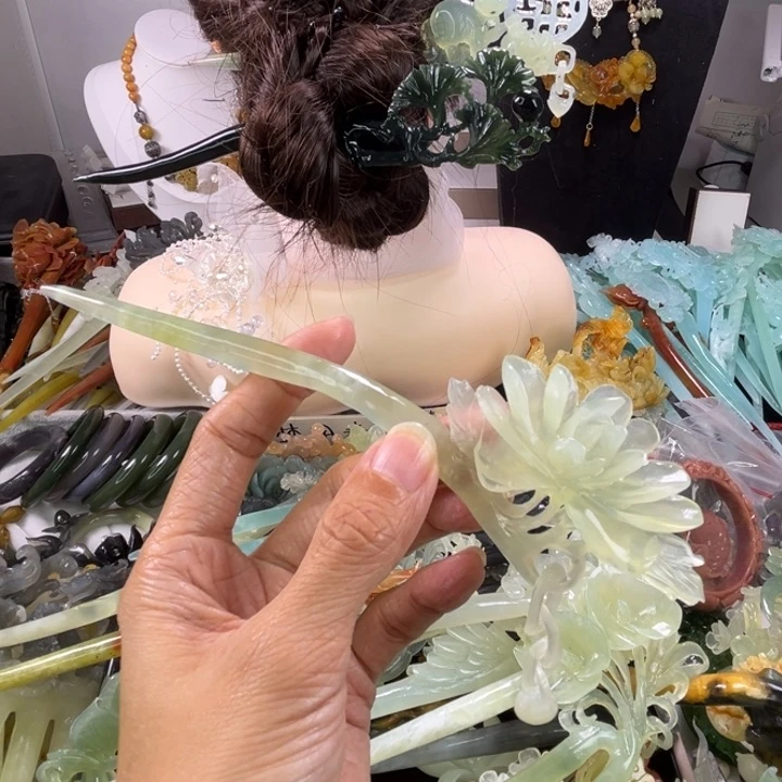 未镶嵌岫玉发饰瑕疵