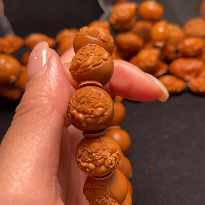 暖****橄榄核吊坠钟馗串