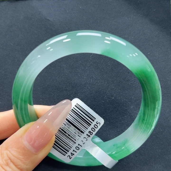 未镶嵌手镯石英质玉（非洲翠）