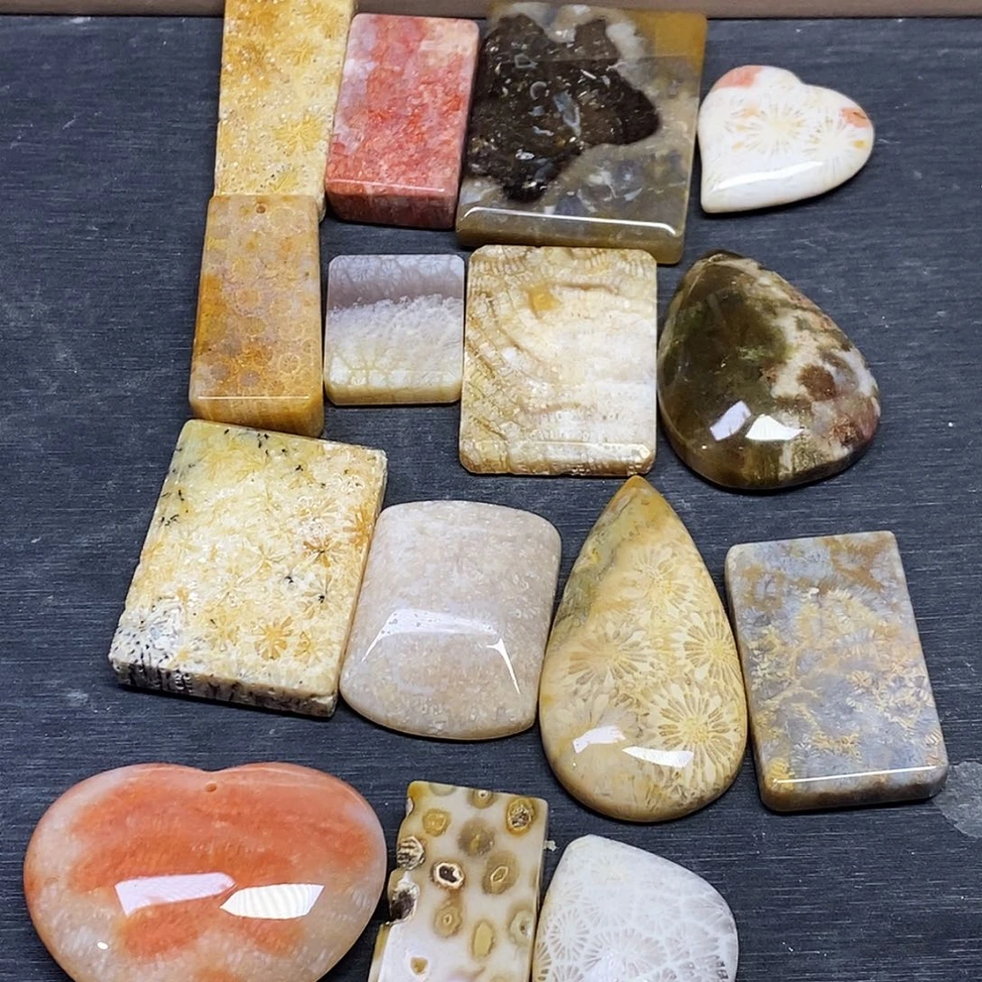 阳***下硅化玉合金颈饰吊坠1