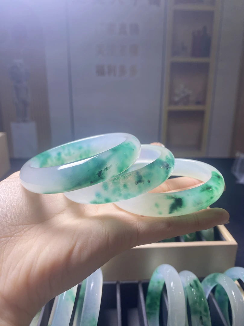 石英岩质玉手镯 多样性发货 拍一发一