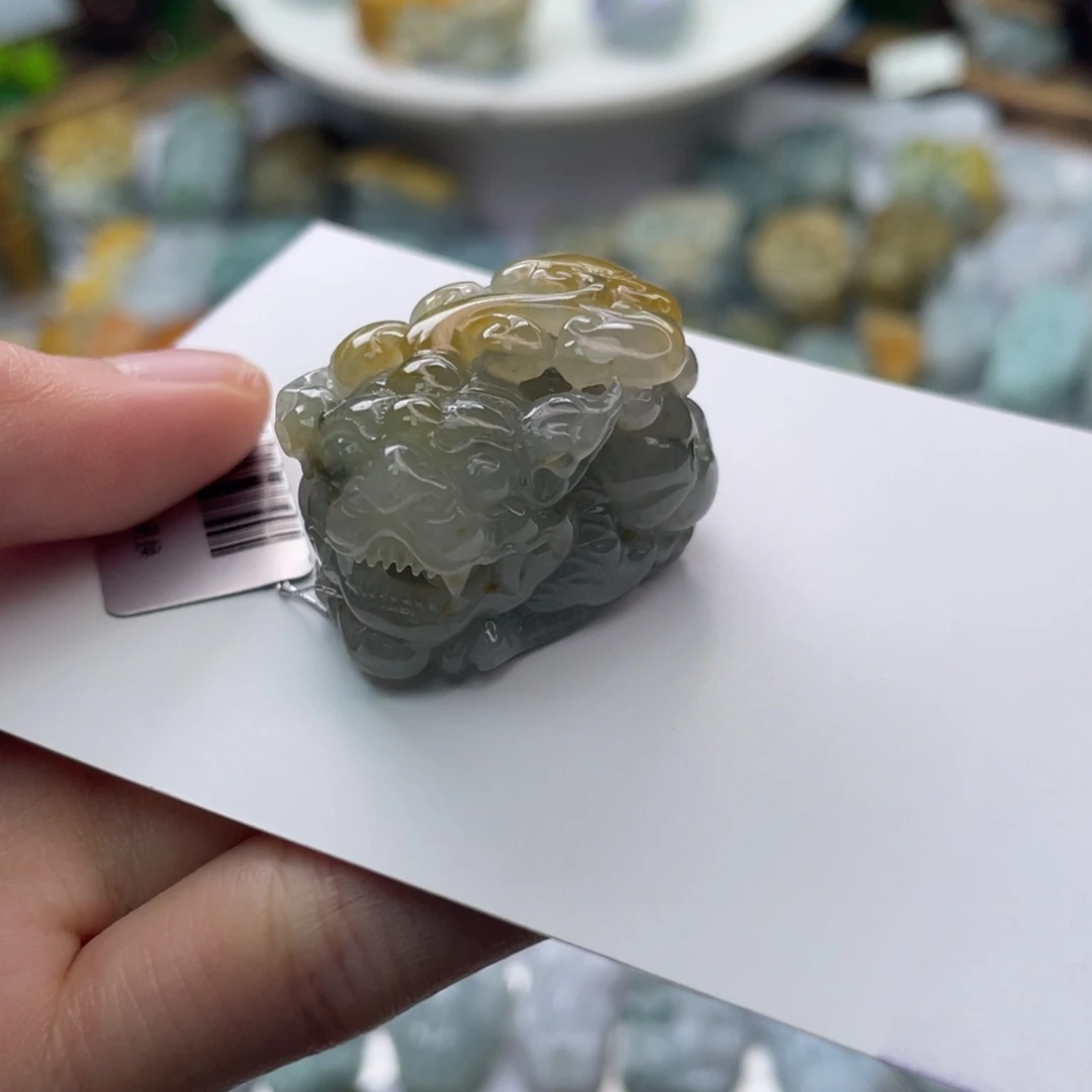 翡翠颈饰未镶嵌貔貅