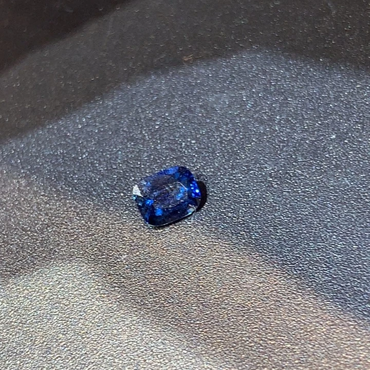 超***斧蓝宝石裸石0.7克拉