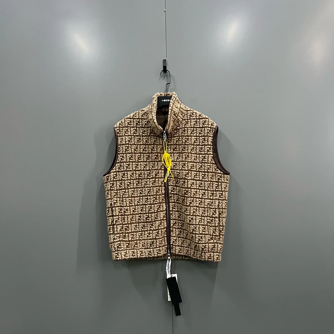 未使用 FENDI/芬迪 (ll) 抓绒FF刺绣马甲外套 50码018096