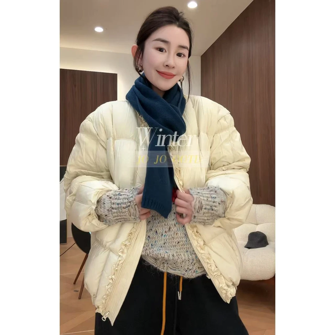 玖了个玖 2025冬季新款木耳花边圆领90绒羽绒服外套2510C7307