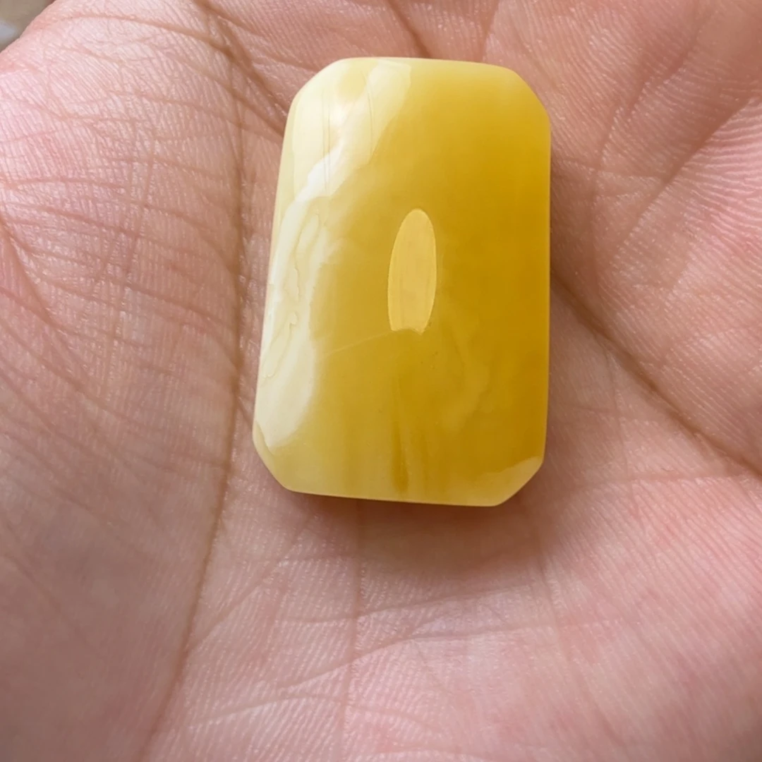 裸石琥珀未镶嵌牌子